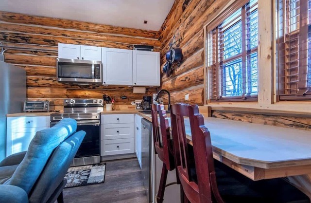 Charming Creek-Side Cabin in the Heart of Victor