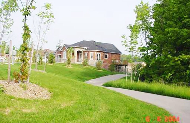 CHARMING CUSTOM HOME BESIDE PARK,WALK TO BEACH