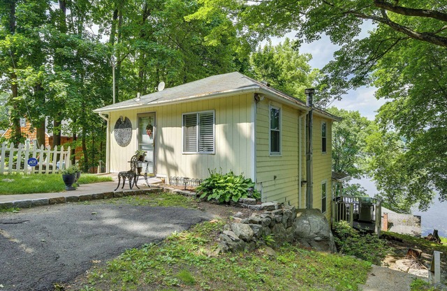 Charming Danbury Cottage w/ Lake Kenosia Access!