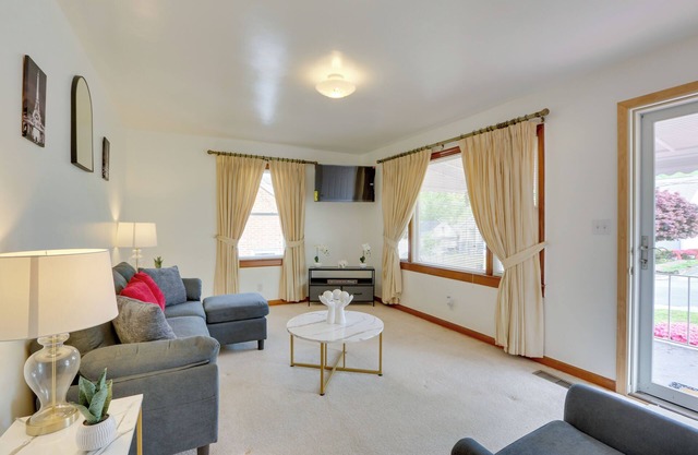 Charming Danville Home < 5 Mi to Caesars Virginia!