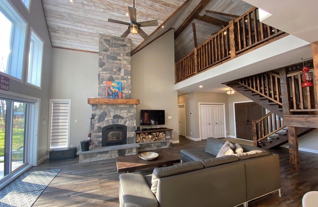 Charming Deer Lake Cottage for 1-4 Guests