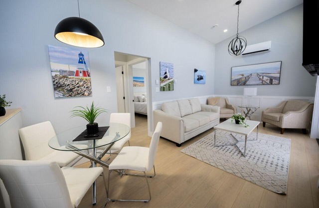 Charming Dockside Escape: Life by the Ocean