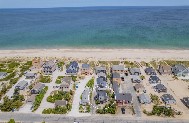 Charming Dog Friendly East Sandwich Beach Cottage