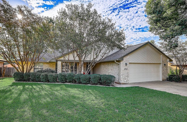 Charming, dog-friendly home with fireplace, patio, central AC, & washer/dryer