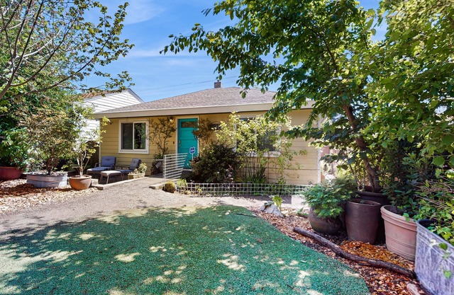 Charming Dog-Friendly Bungalow in Walkable West Seattle
