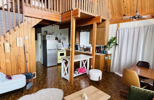 Charming, dog-friendly cabin in peaceful Birch Bay, Wa