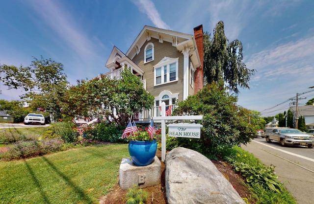 Charming dog-friendly condo with kitchenette, balcony, fast WiFi, & W/D