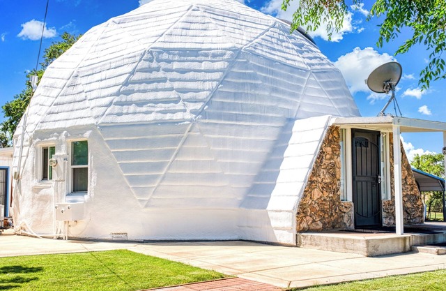 Charming Dome house in delightful Marysville, California with WiFi and AC