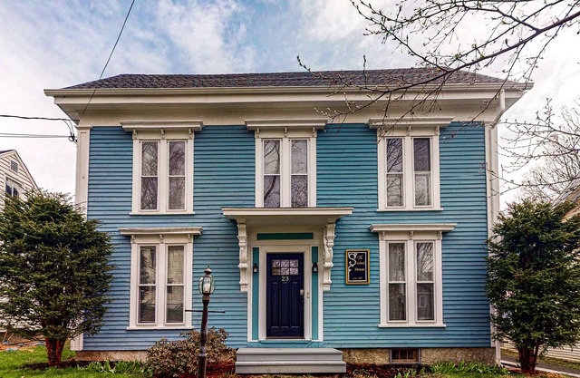Charming double duplex with WiFi, W/D, & fireplace - walk to river & downtown
