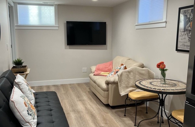 Charming downstairs apartment close to Ski Resorts, Downtown and Park City