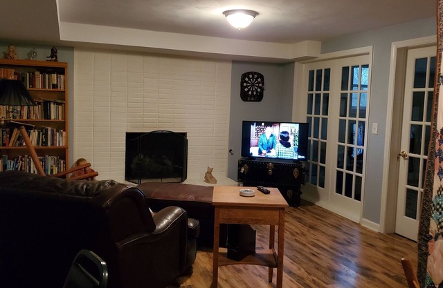 Charming downstairs apt. Ideal for the business/healthcare traveler