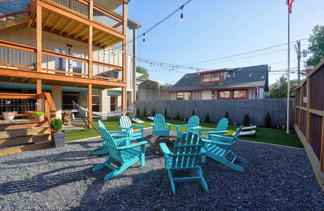 Charming Downtown Bryson City SkyLoft Apt 1 - Perfect for Couples!