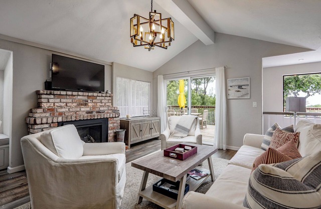 Charming Downtown Carmel 5 Bed Property
