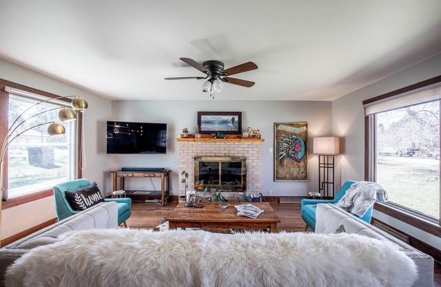 Charming Downtown Ennis Executive Home!