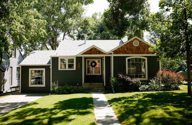 Charming downtown home- close to hospitals, historical neighborhoods, airport