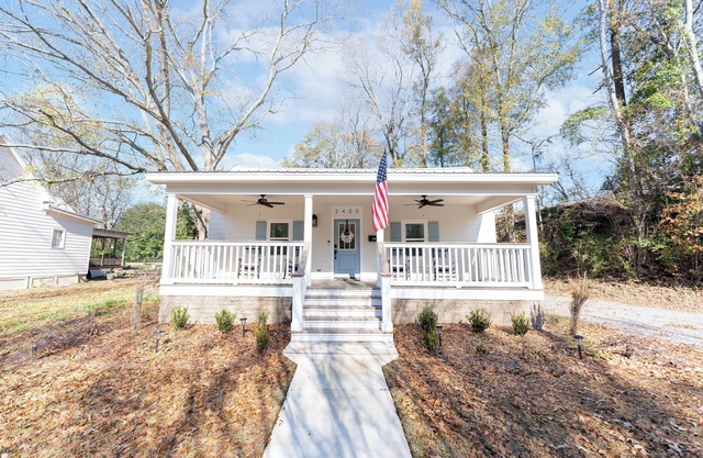 Charming Downtown Northport + 2.5 Miles to the University of Alabama