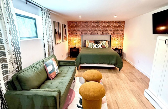 Charming Downtown St. Helena Guesthouse with WiFi and AC!