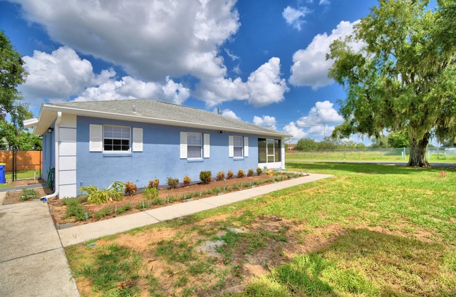 Charming Eagle Lake Getaway: Relax & Unwind Near Scenic Trails & Nature Spots!