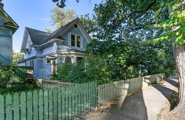 Charming East End Victorian Apartment ~ Great access to downtown and foothills