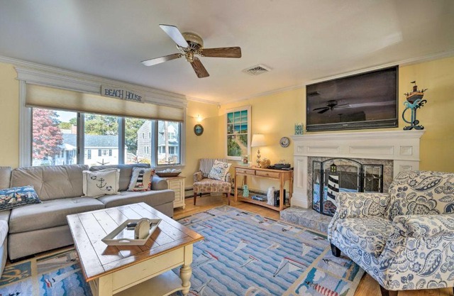 Charming East Falmouth Home Walk to Private Beach