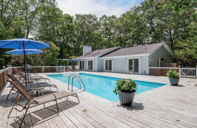 Charming East Hampton Home, Private Heated Pool, Perfect for Families