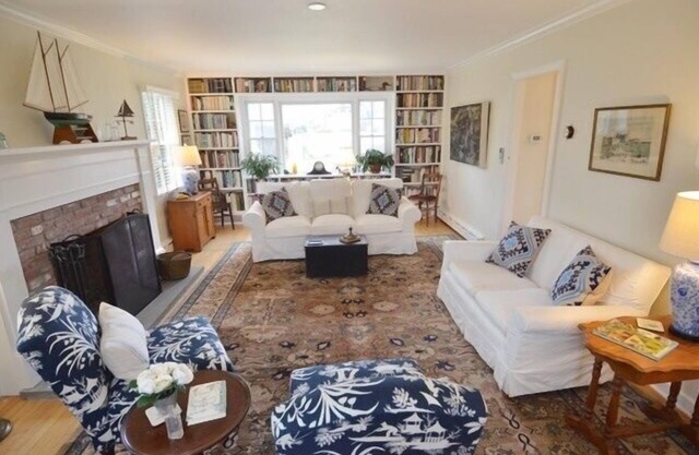 Charmantes East Hampton Cottage auf großem Grundstück; Schritte zum Dorf