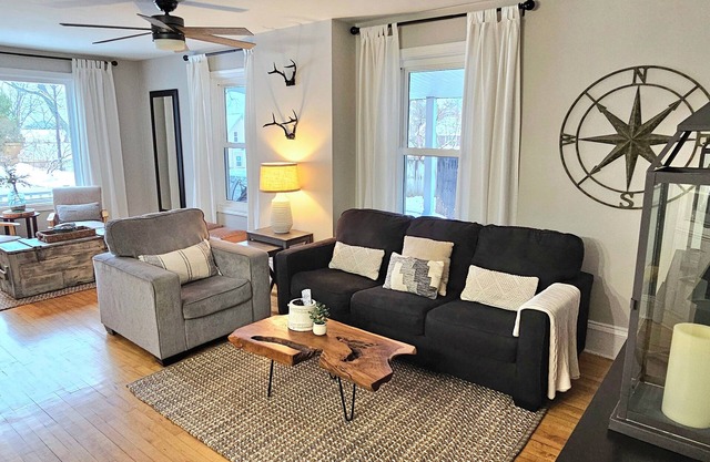 Charming East Side-Marquette Home Bequem zu Strand, Nmu & Krankenhaus
