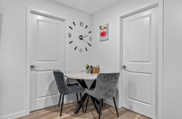 Charming Edgemont Staycation Suite near ravine with free parking, mins from WEM!