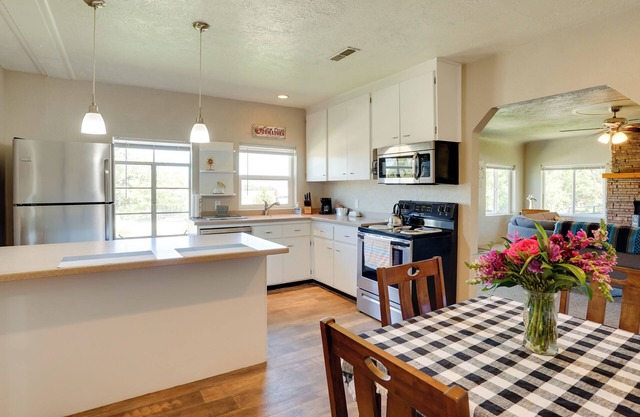 Charming Emmett Home w/ Patio - 14 Mi to Reservoir
