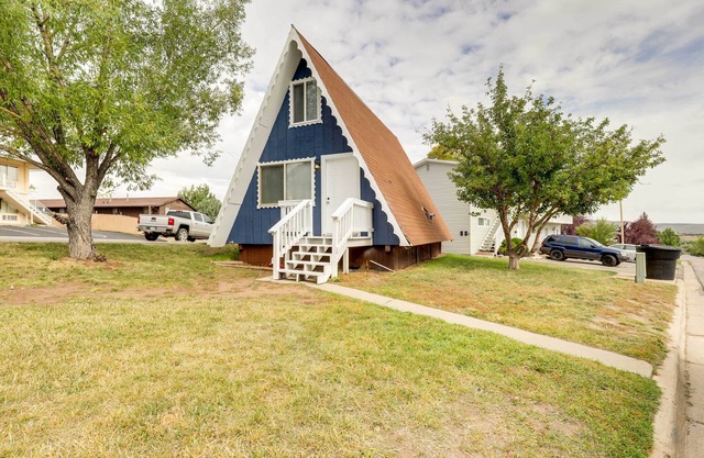Charming Evanston A-Frame: Dog Friendly!