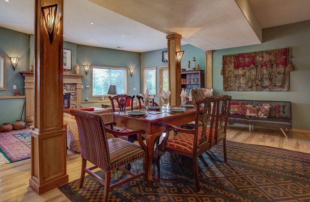 Charming Evergreen Hills Escape mit herrlichem Bergblick