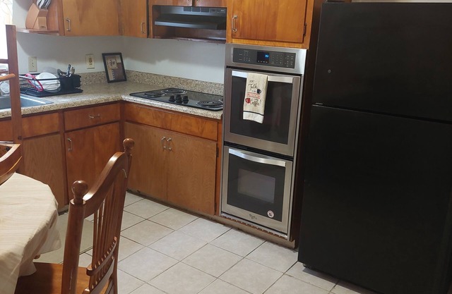 Charming family friendly 3-bedroom house in lovely Sanford with WiFi, AC