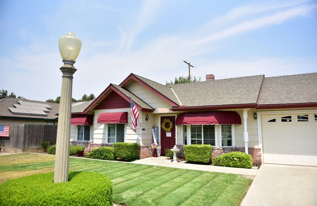 Charming Family House Near Sequoia Park