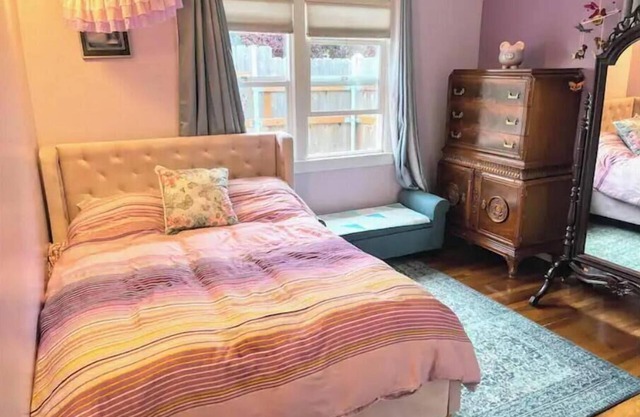 Charming Family Retreat in Town