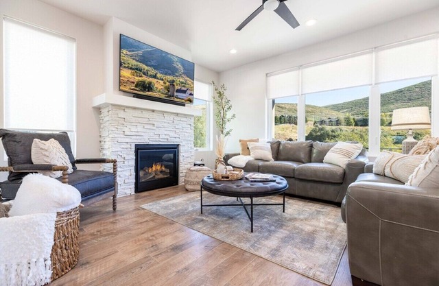 Charming Family Townhome Near Park City and Concierge!