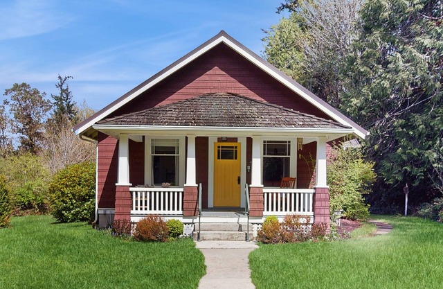 Charming farmhouse close to local attractions, beaches, hiking, & more