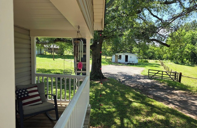 Charming farmhouse with AC in Boiling Springs