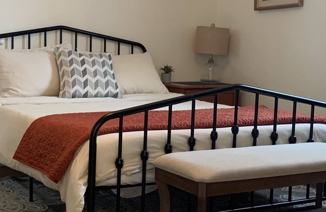 Charming Farmhouse Casita in Historic Residence in a charming neighborhood.