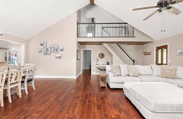 Charming Farmhouse Getaway – Peaceful Country Escape with Modern Comforts!