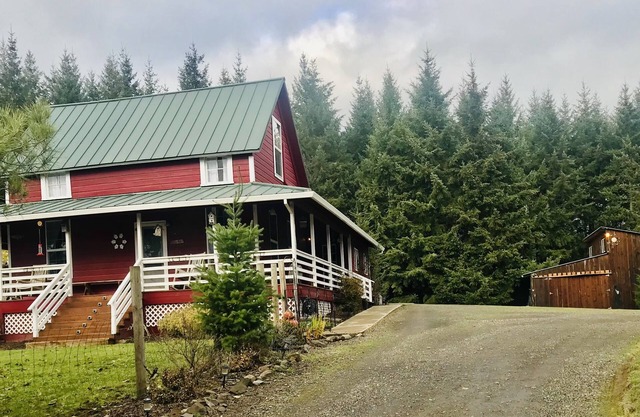 Charmantes Bauernhaus mit vier Schlafzimmern und zwei Bädern in Yamhills Weinland