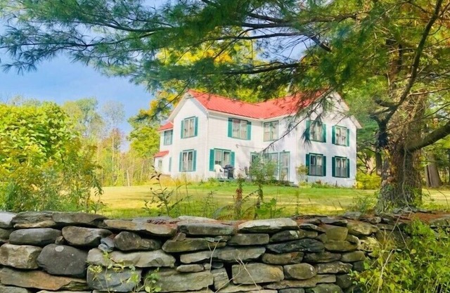 Charming Farmhouse - quiet, private & peaceful