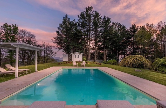 Charming Farmhouse with Private Pool and View in Lucca