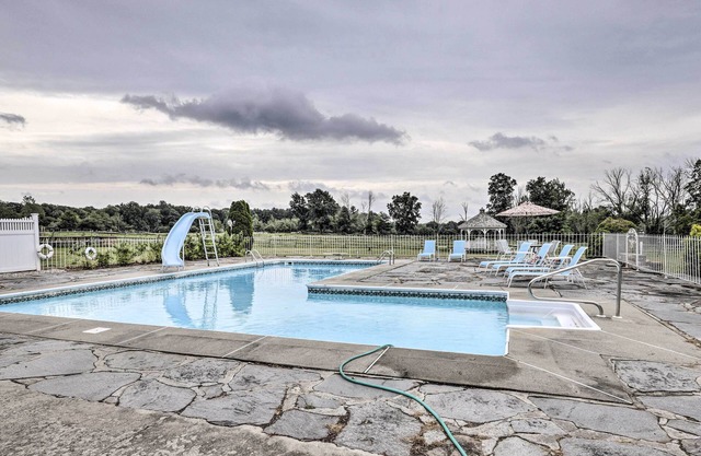 Charming Farmhouse w/ Pool & Fishing Pond!