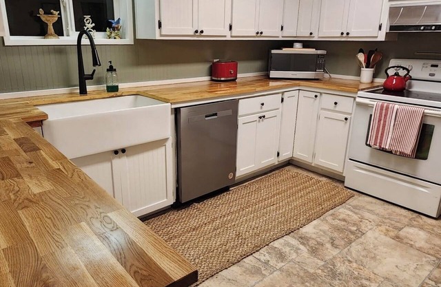 Charming farmhouse with WiFi in Arlington