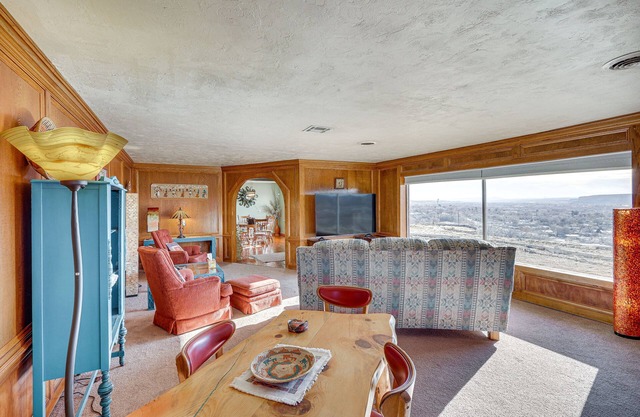 Charming Farmington Home ~ 16 Mi to Aztec Ruins!