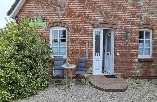 Ferienwohnung Lachmöwe - Garten, Terrasse, eingezäuntes Grundstück, Hafen fußläu