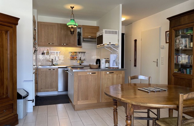 Neue ruhige 2-Zimmerwohnung 50 m2 mit eigenem Parkplatz