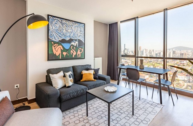 Charming Flat with Gorgeous City View in Atasehir