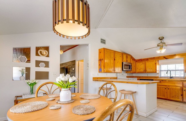 Charming Floral City Home 4 Mi to Downtown!