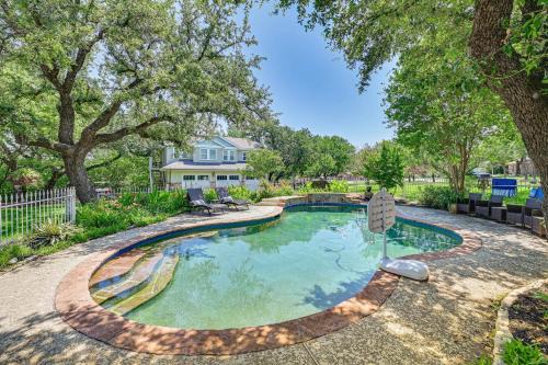 Charming Fort Worth Apartment - 8 Mi to Downtown!